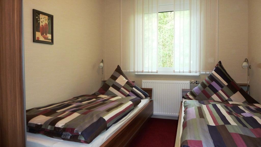 Ferienwohnungen Mittendrin Willingen  Szoba fotó